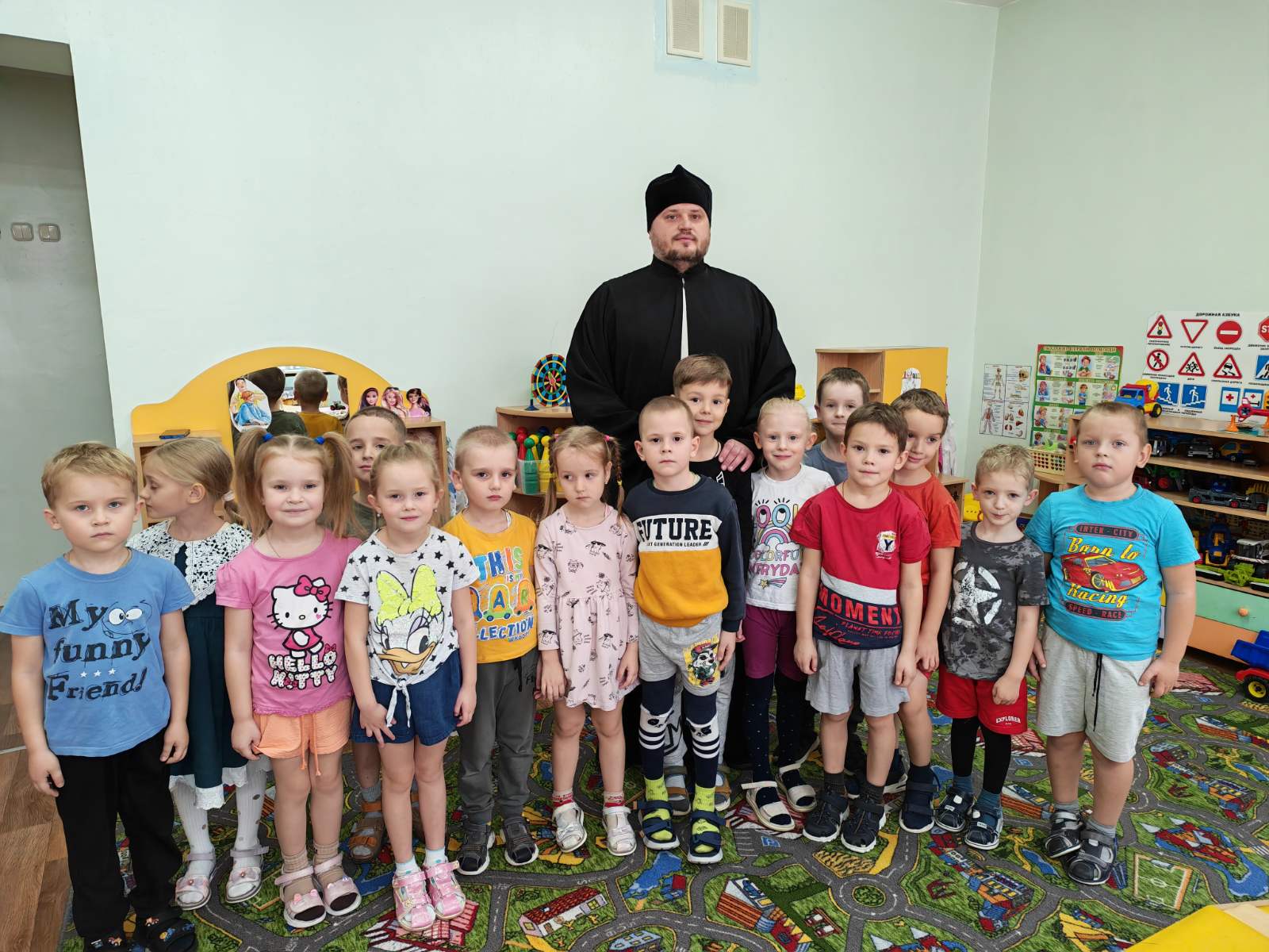 В гости к малышам